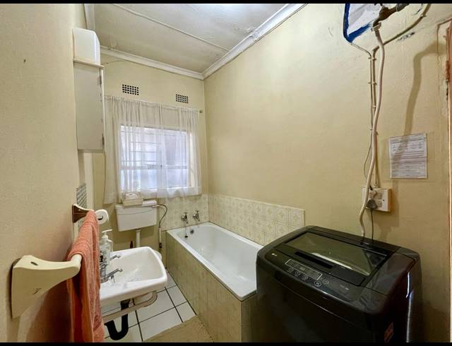 4 BEDROOM HOUSE TO LET IN THREE RIVERS EAST